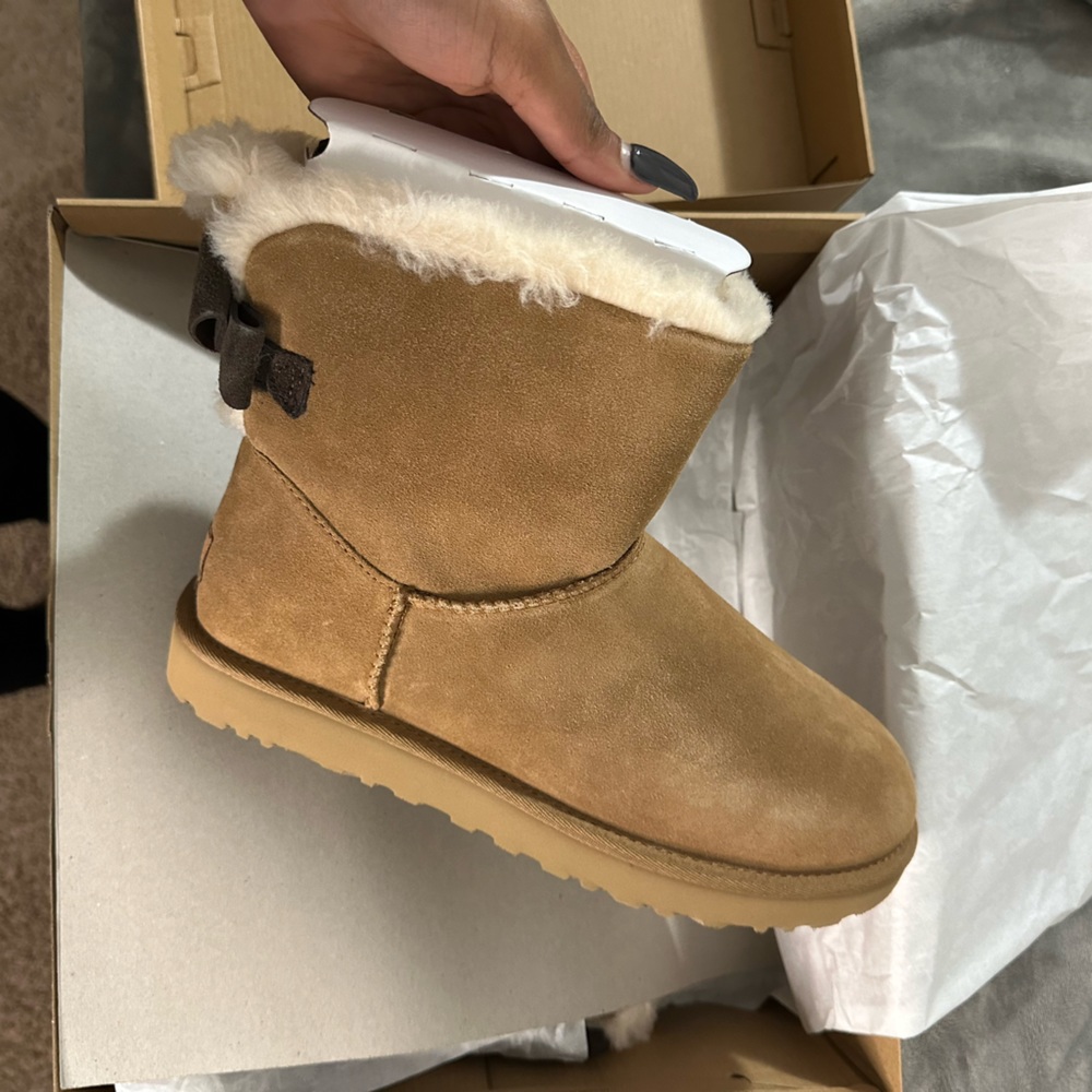 TAN/BROWN UGG BOOTS